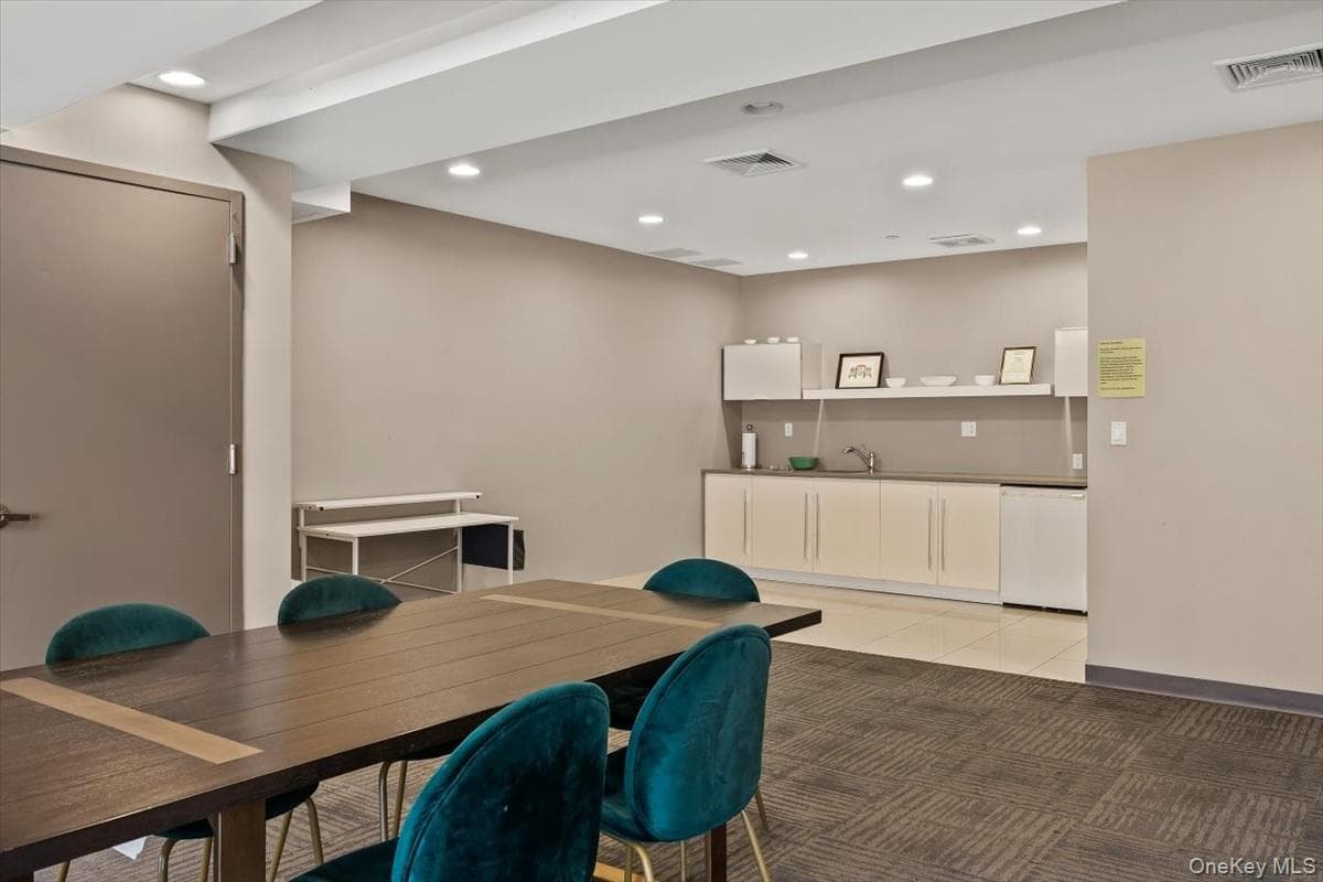 3135 31st Street Unit: 605 thumbnail 20