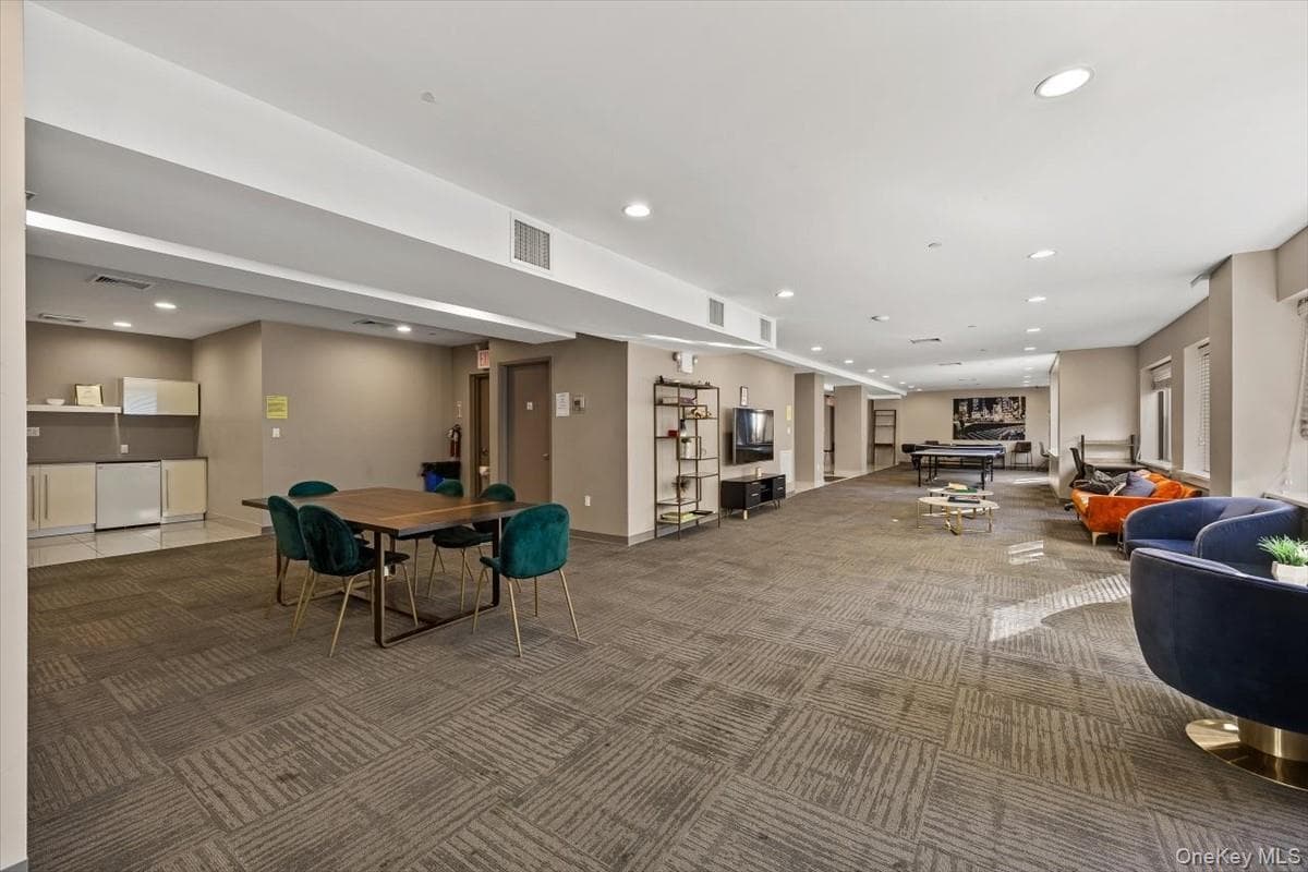 3135 31st Street Unit: 605 thumbnail 19