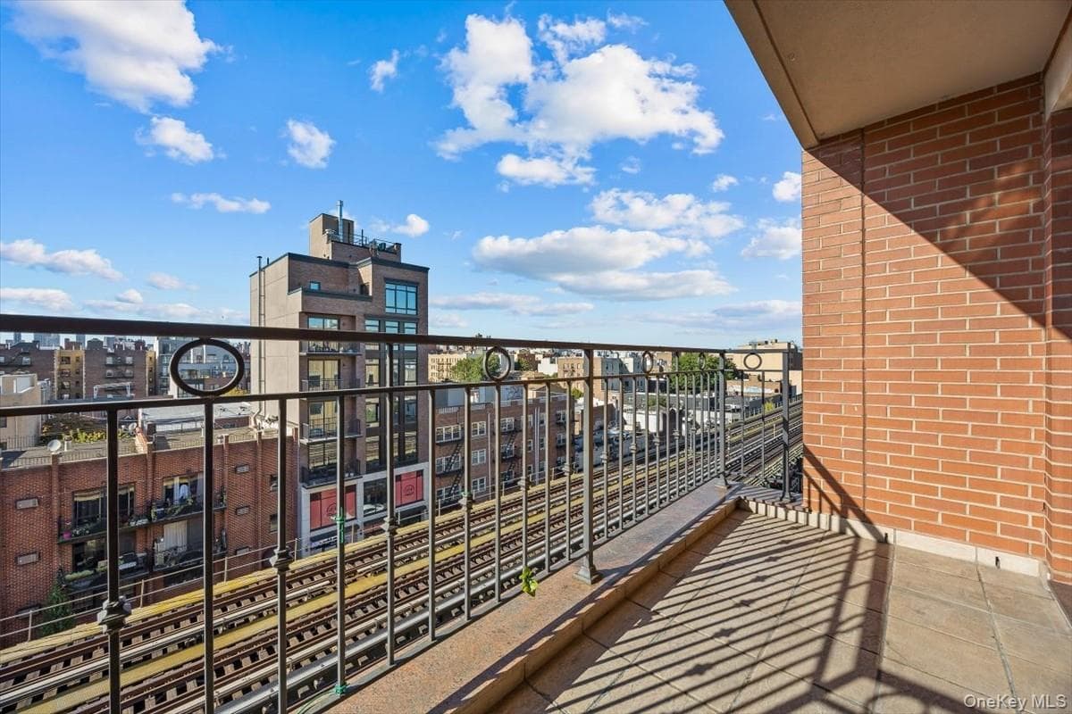 3135 31st Street Unit: 605 thumbnail 16