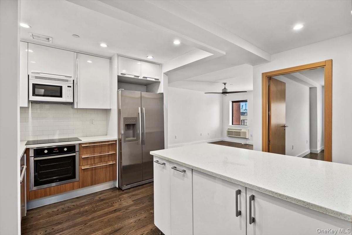 3135 31st Street Unit: 605 thumbnail 3