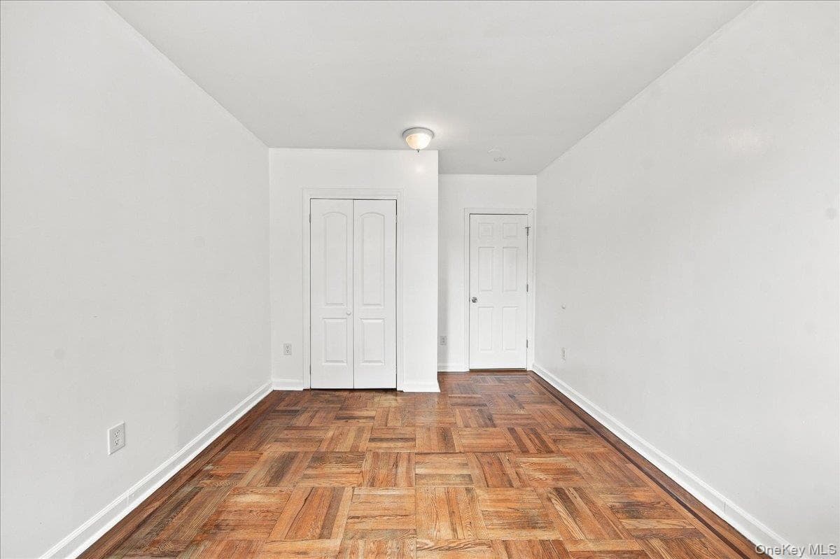 1022 E 219th Street thumbnail 3