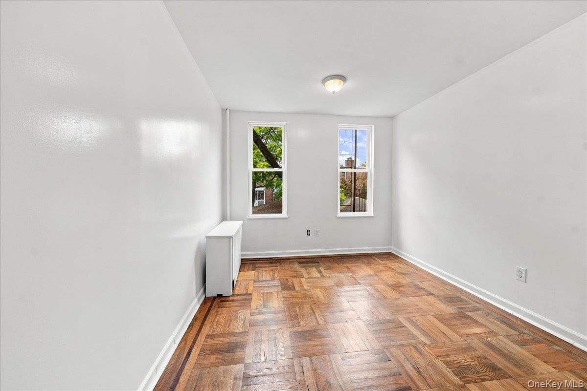 1022 E 219th Street thumbnail 2