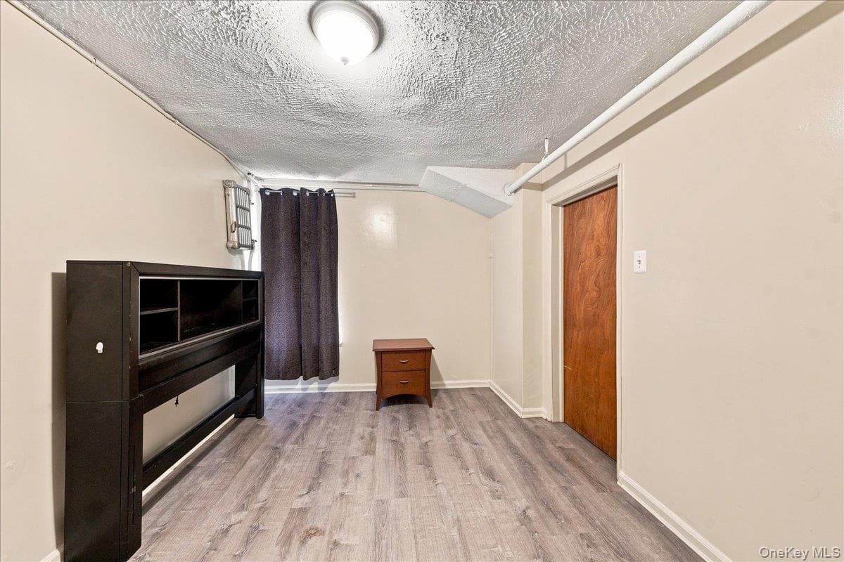 1022 E 219th Street thumbnail 15