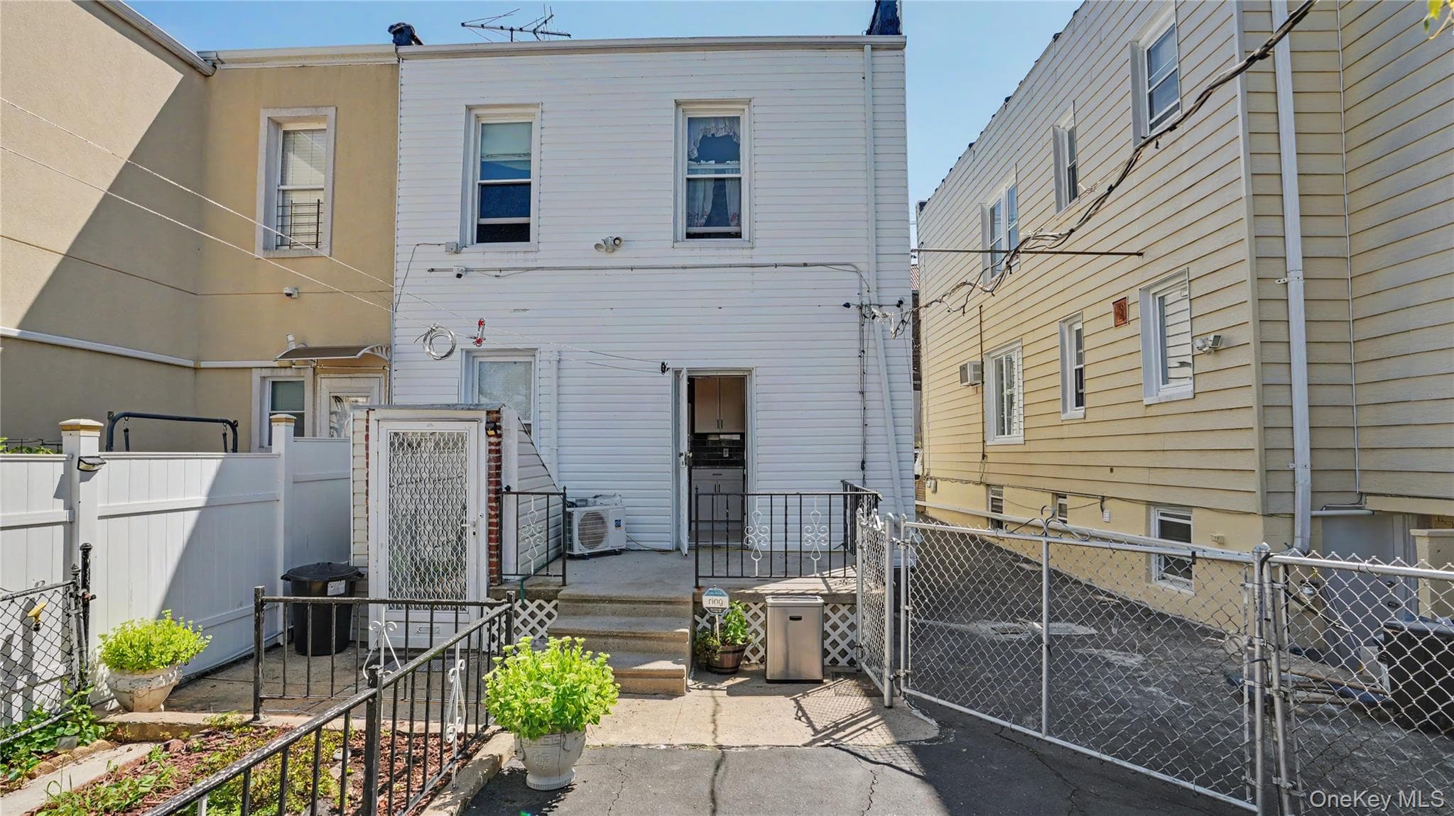 2977 Harding Avenue thumbnail 5