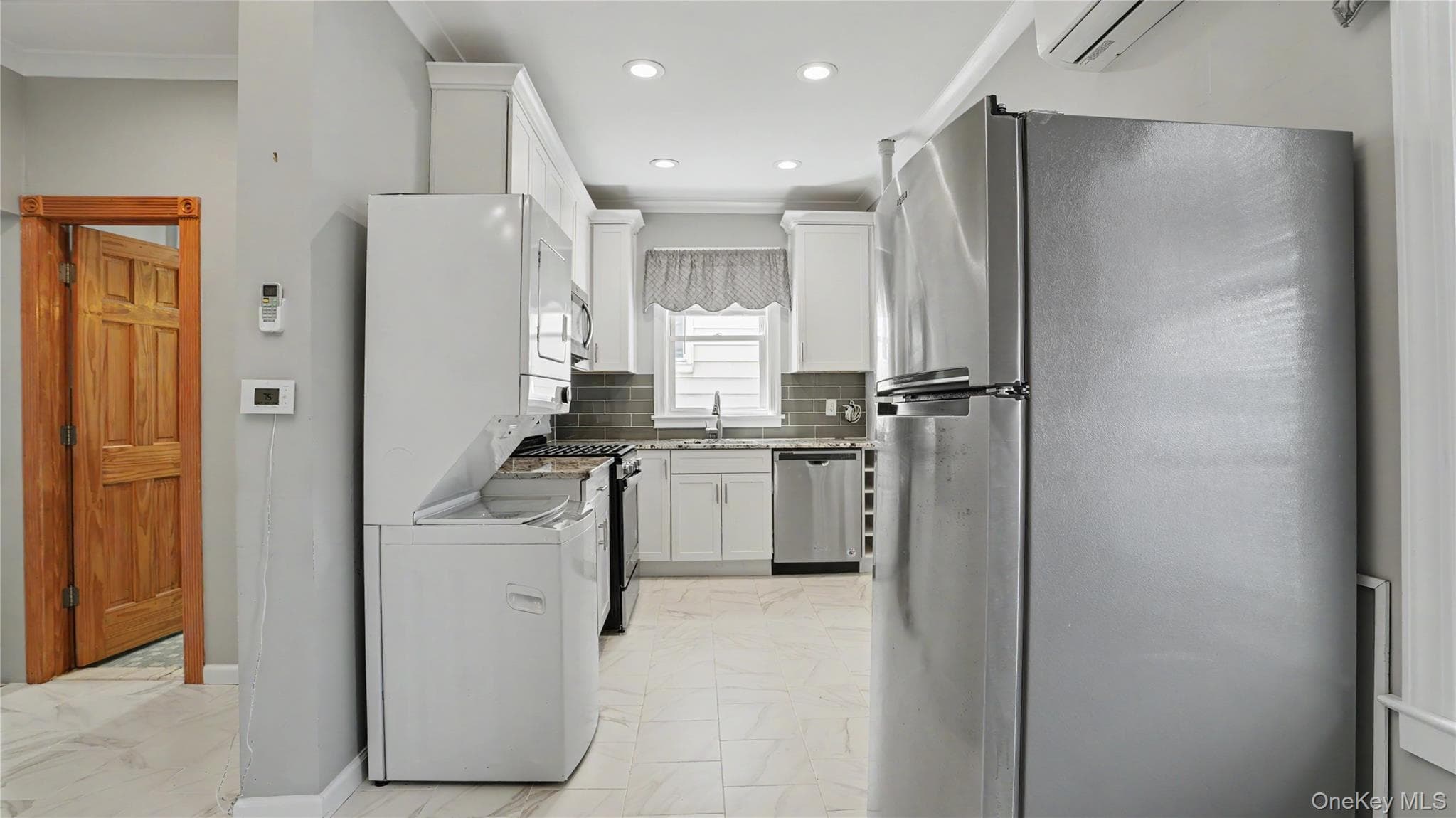2977 Harding Avenue thumbnail 9