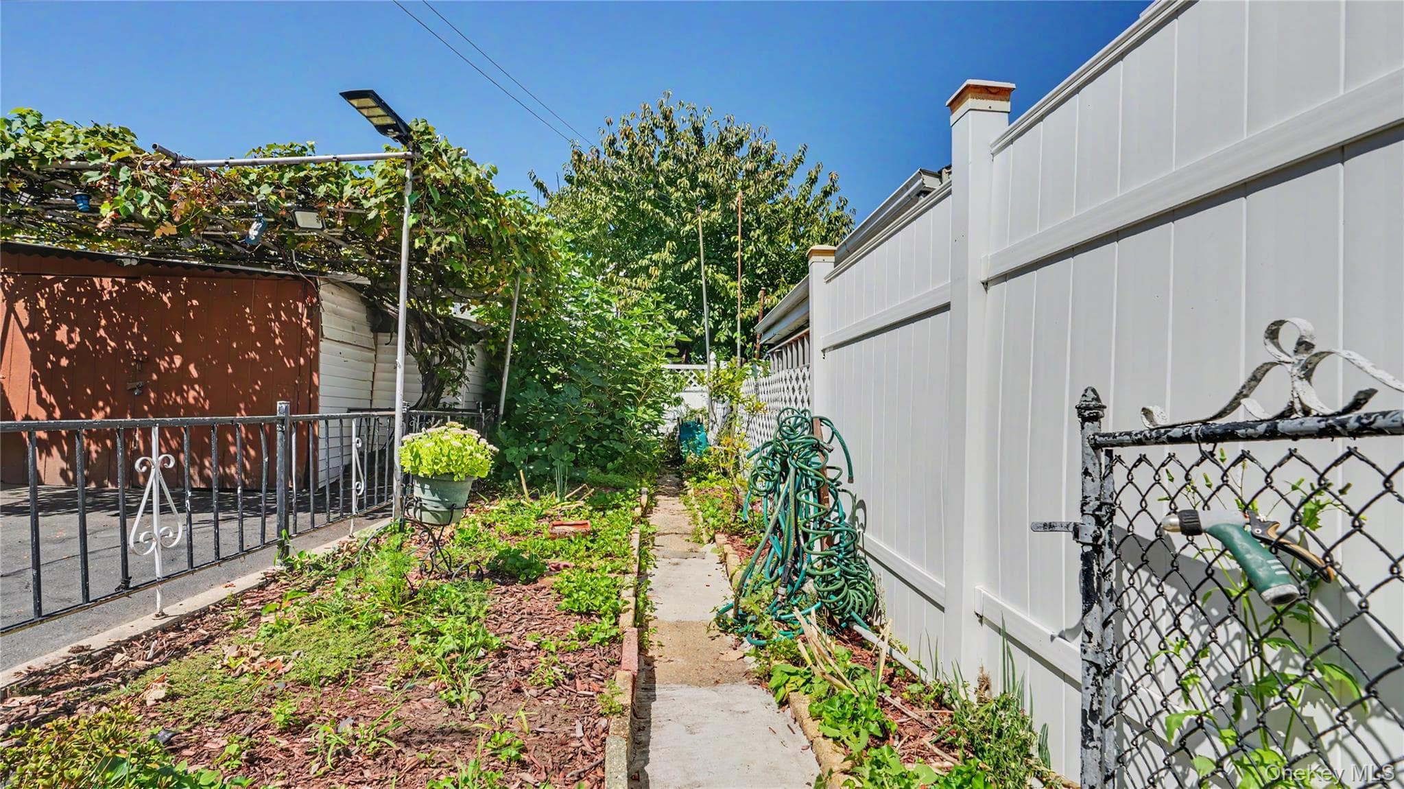 2977 Harding Avenue thumbnail 4