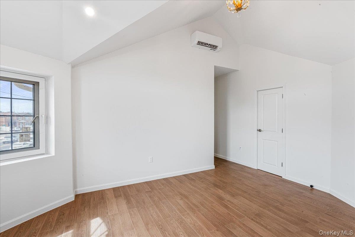 15033 Hawtree Street thumbnail 42