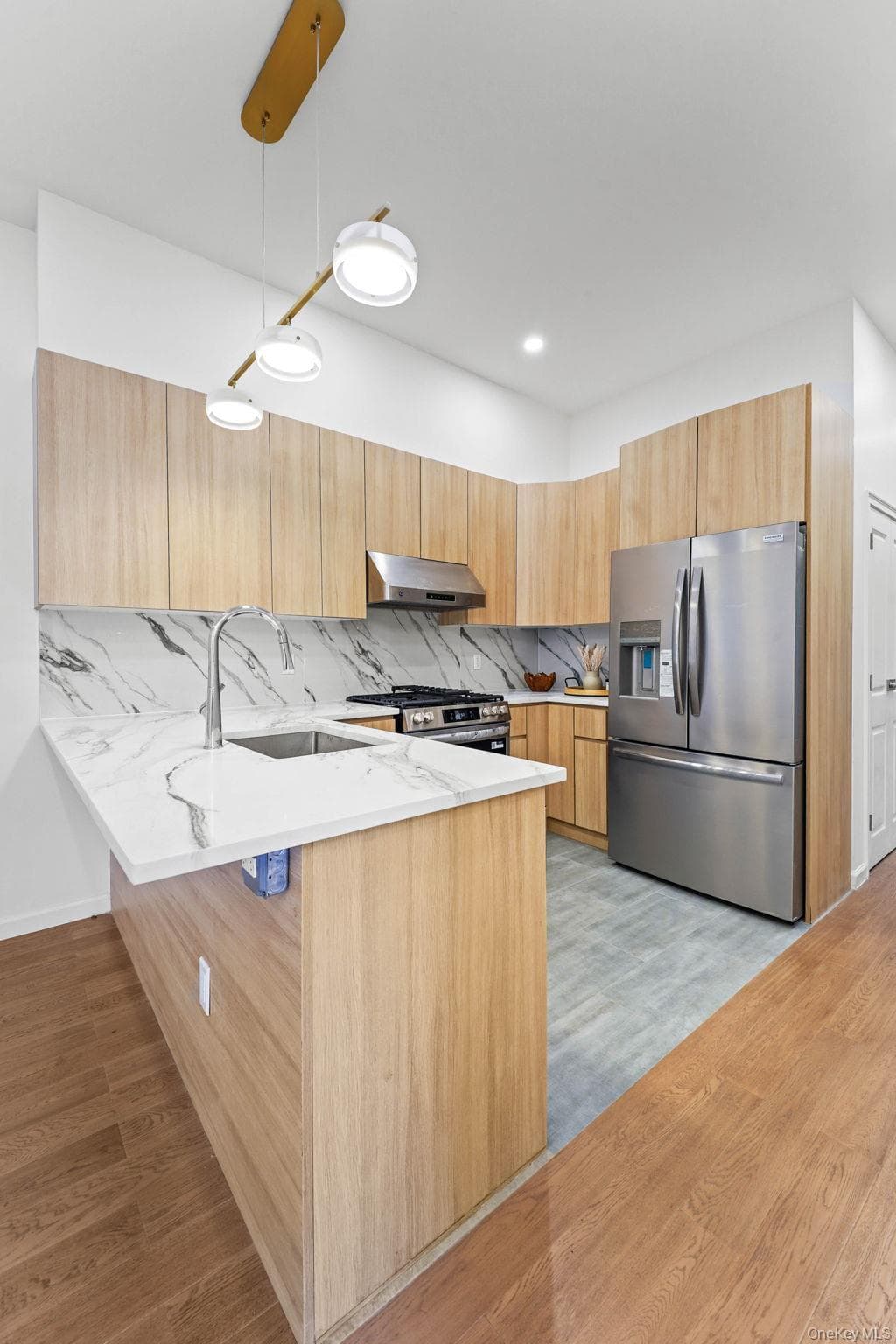 15033 Hawtree Street thumbnail 6