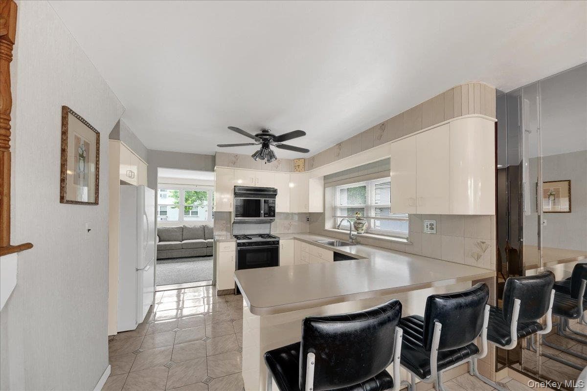 2810 Harding Avenue thumbnail 4