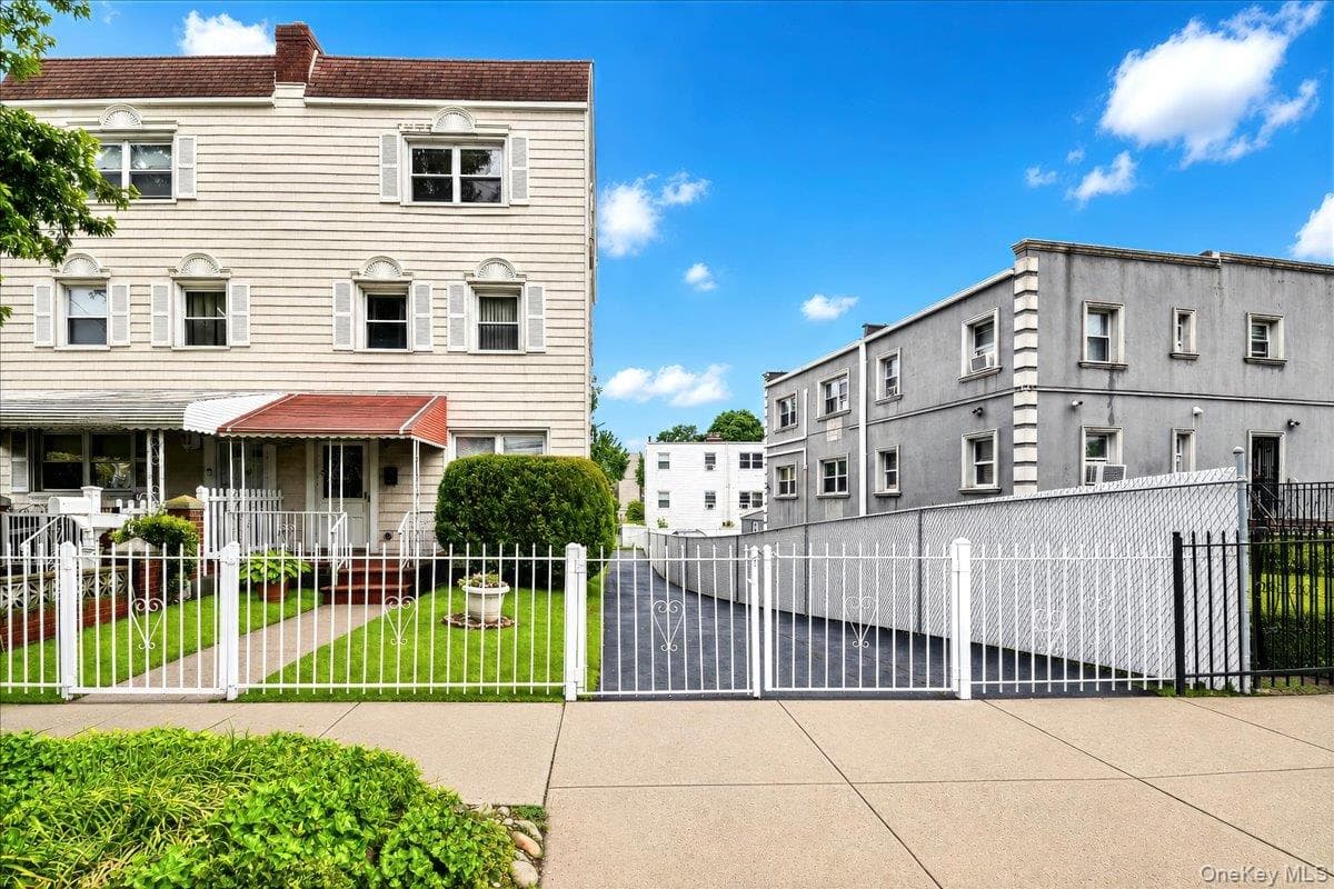 2810 Harding Avenue thumbnail 2
