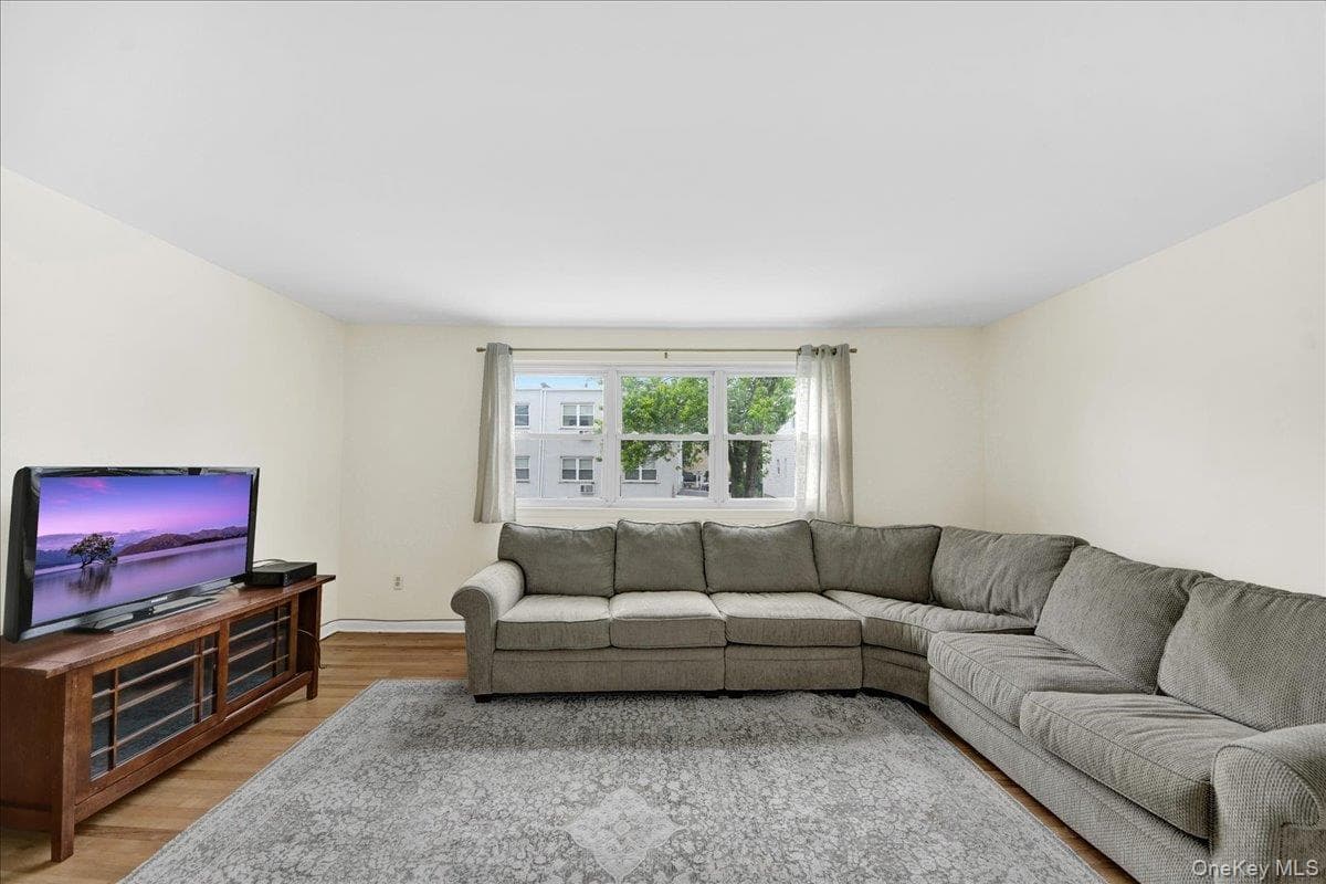 2810 Harding Avenue thumbnail 9