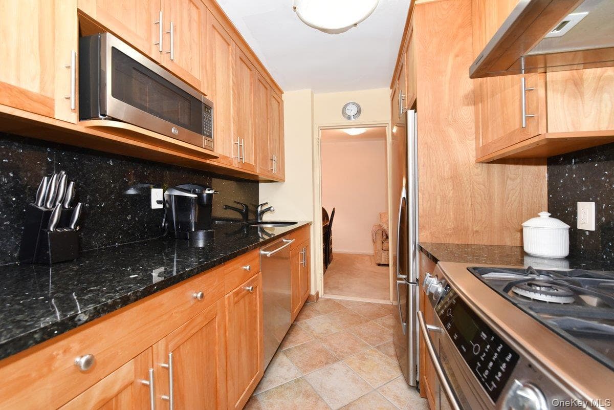 6 Birchwood Court Unit: 3F thumbnail 8