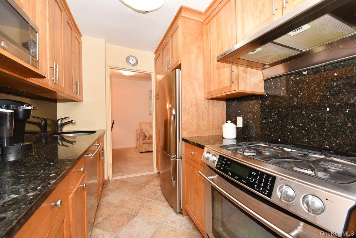 6 Birchwood Court Unit: 3F thumbnail 9