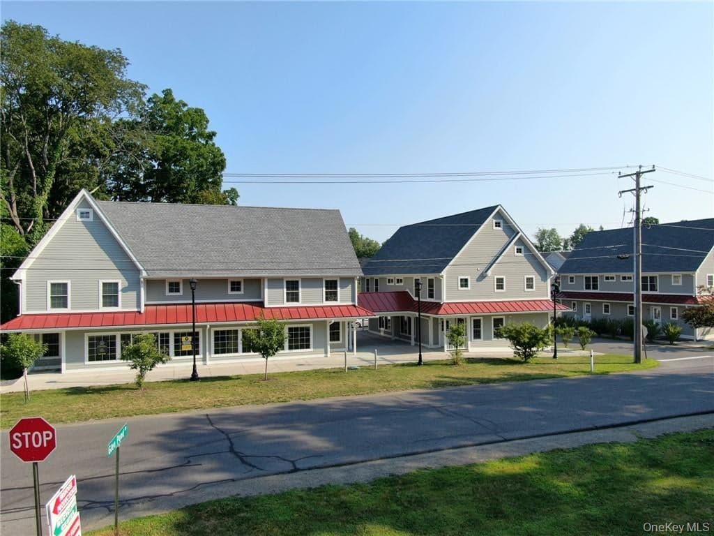 33 Firehouse Lane thumbnail 2