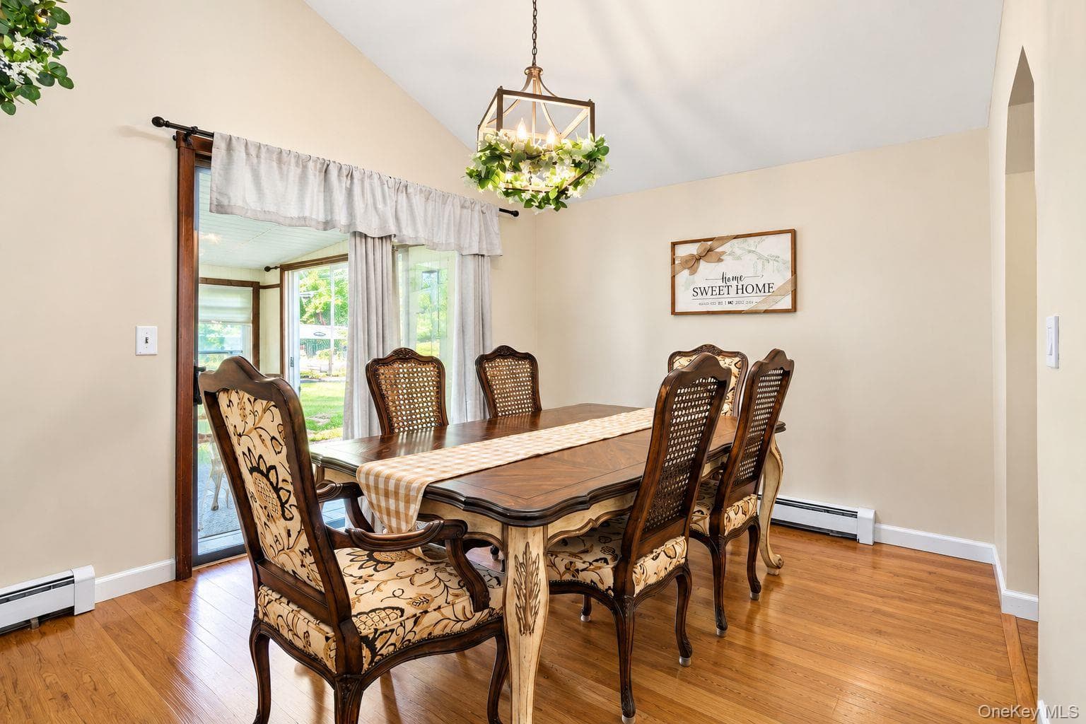 28 Yaphank Avenue thumbnail 5