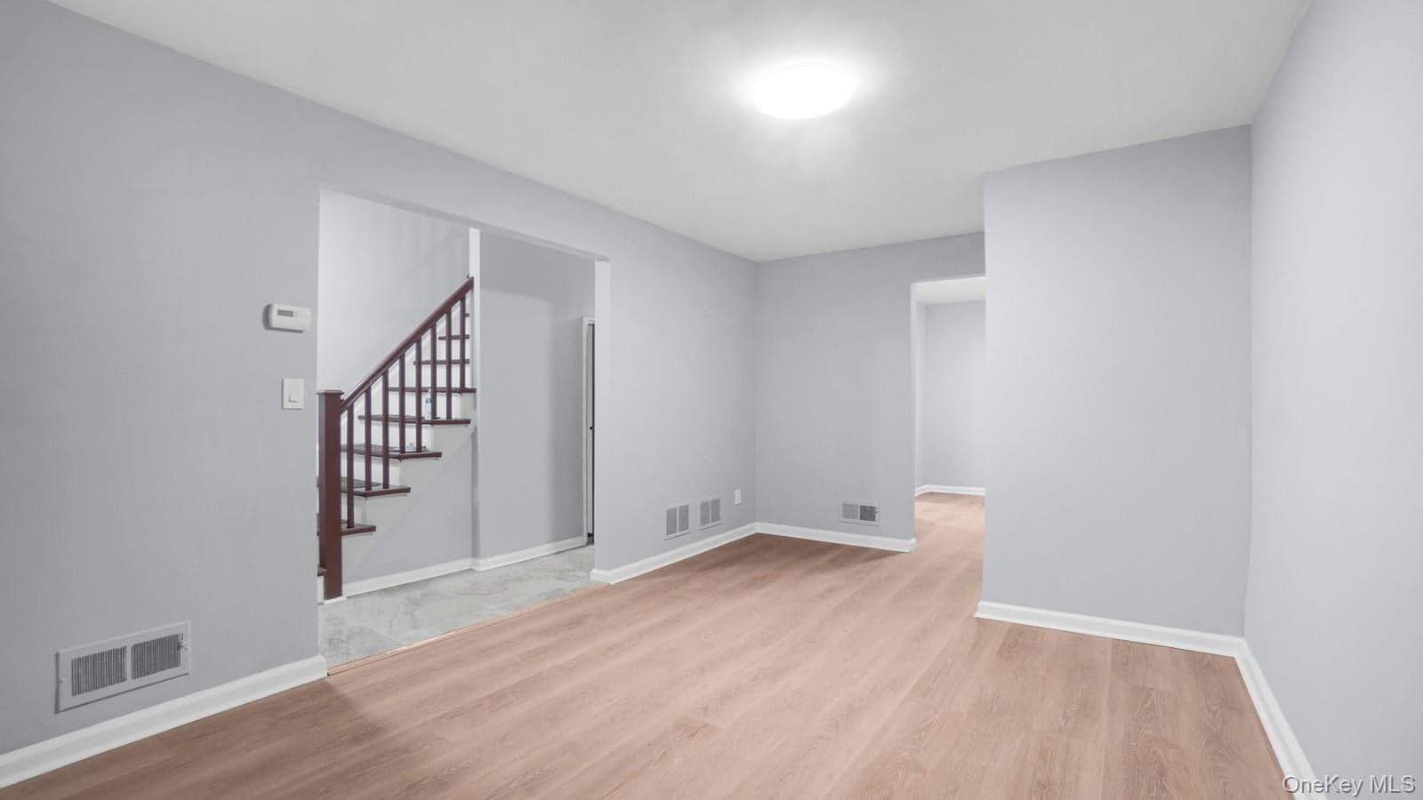 946 E 215th Street thumbnail 9