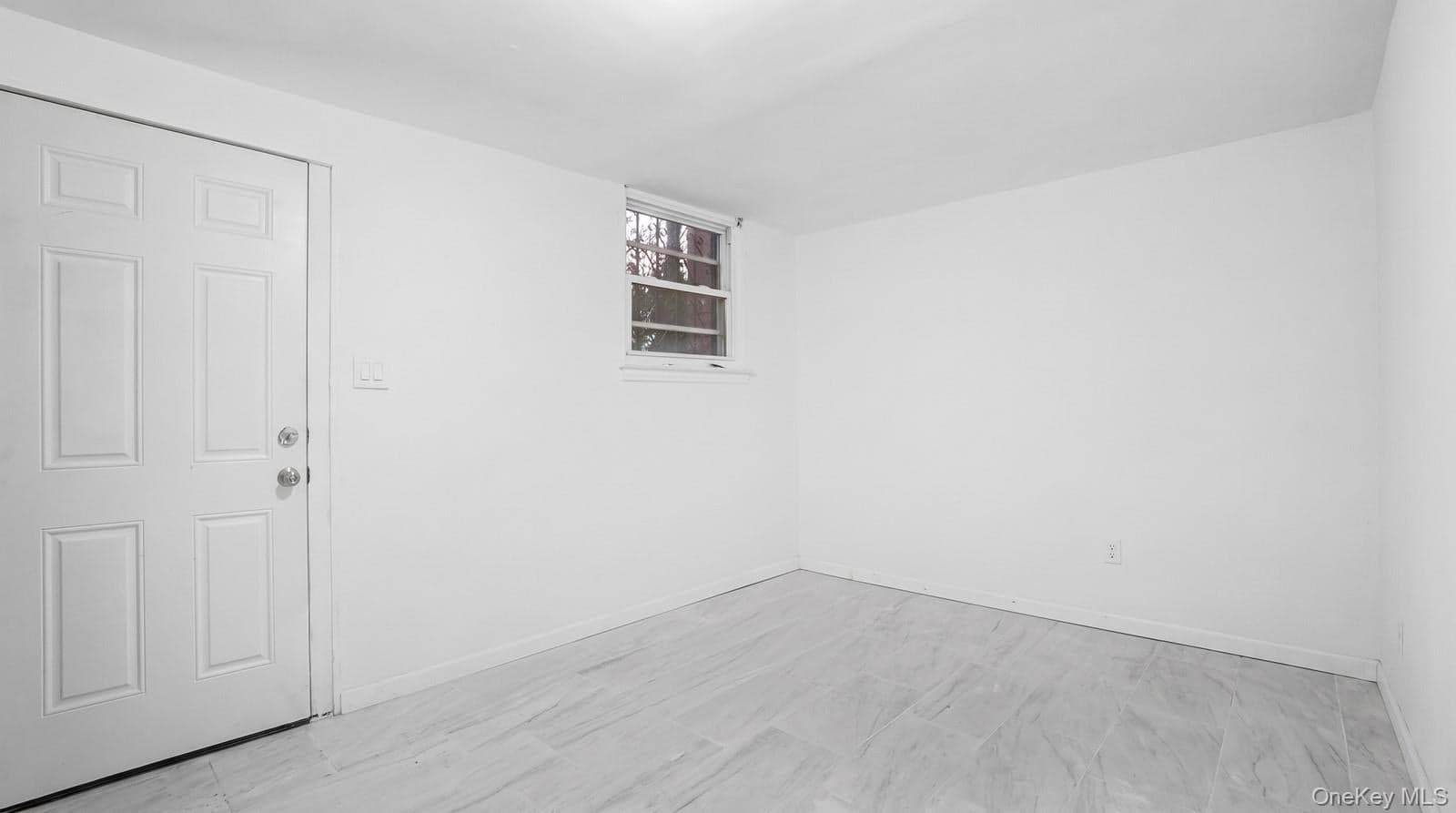946 E 215th Street thumbnail 18