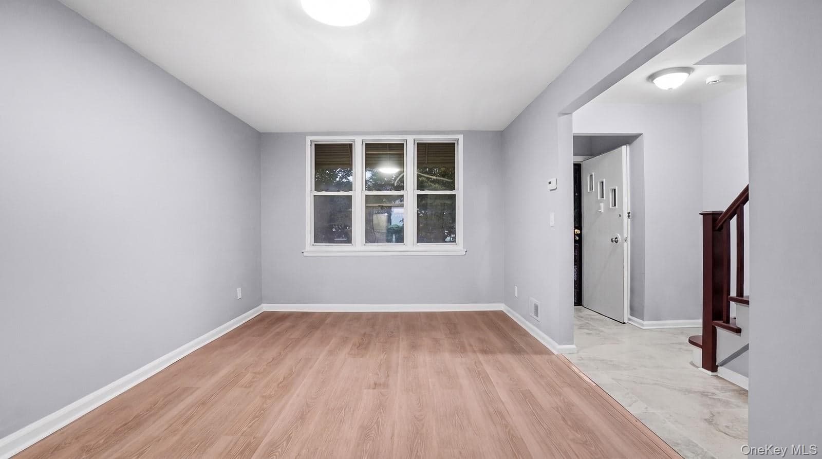 946 E 215th Street thumbnail 8