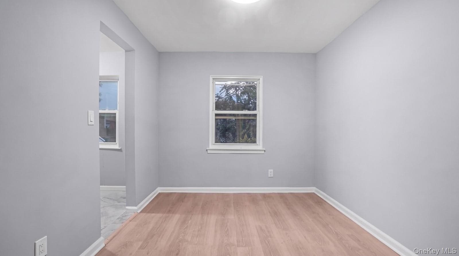946 E 215th Street thumbnail 10