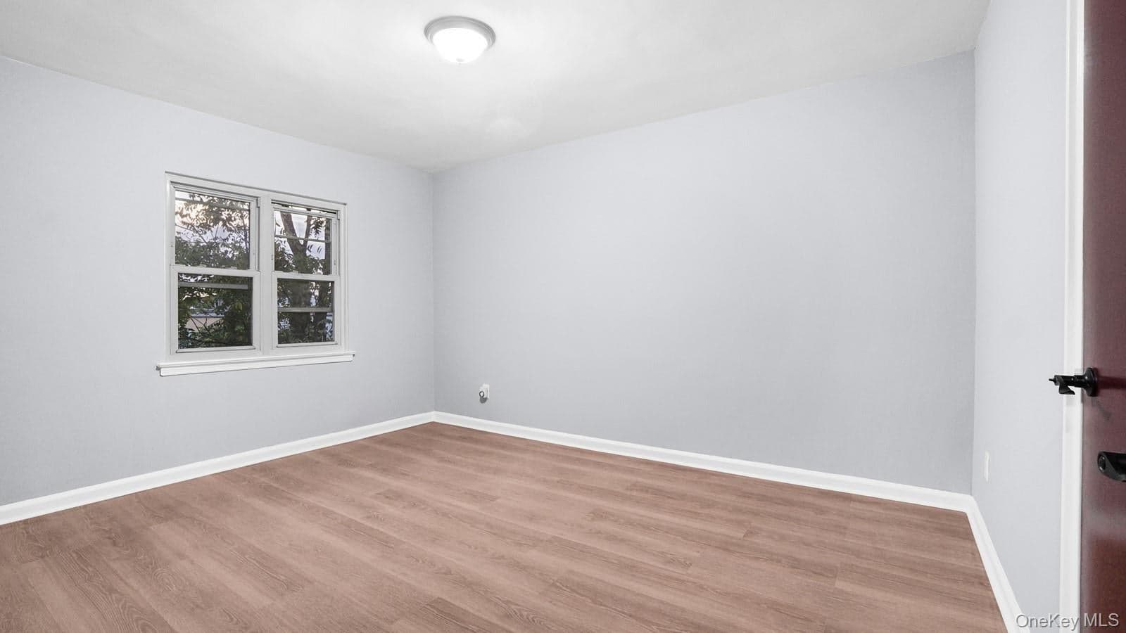 946 E 215th Street thumbnail 15