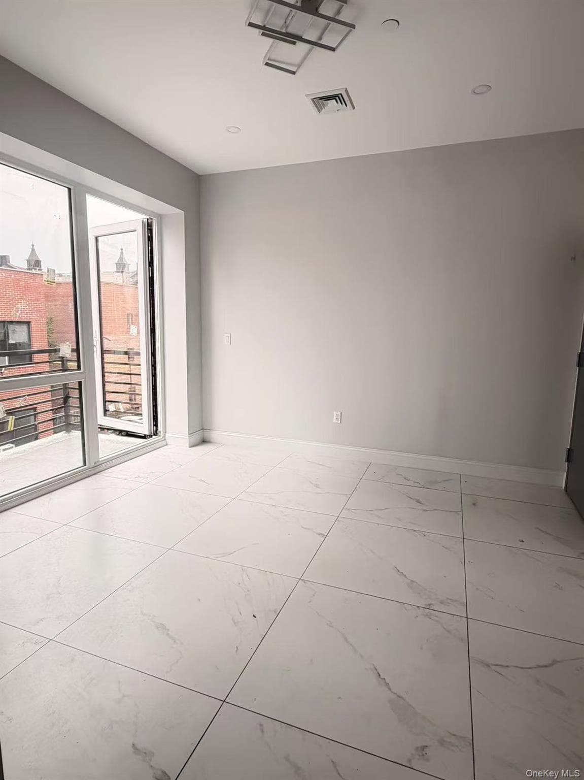 136-17 Carlton Place thumbnail 5