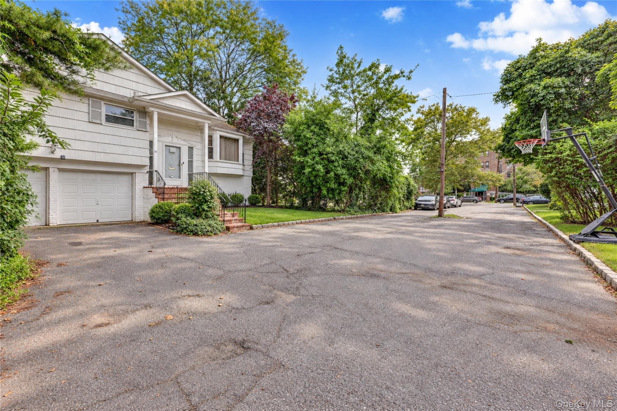 22 Woodmere Boulevard thumbnail 2