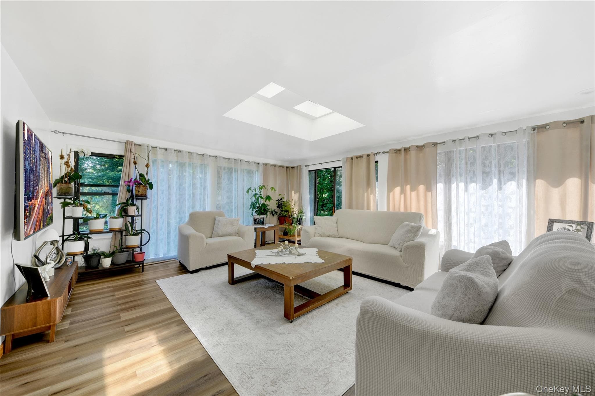 435 Birdsall Drive thumbnail 4