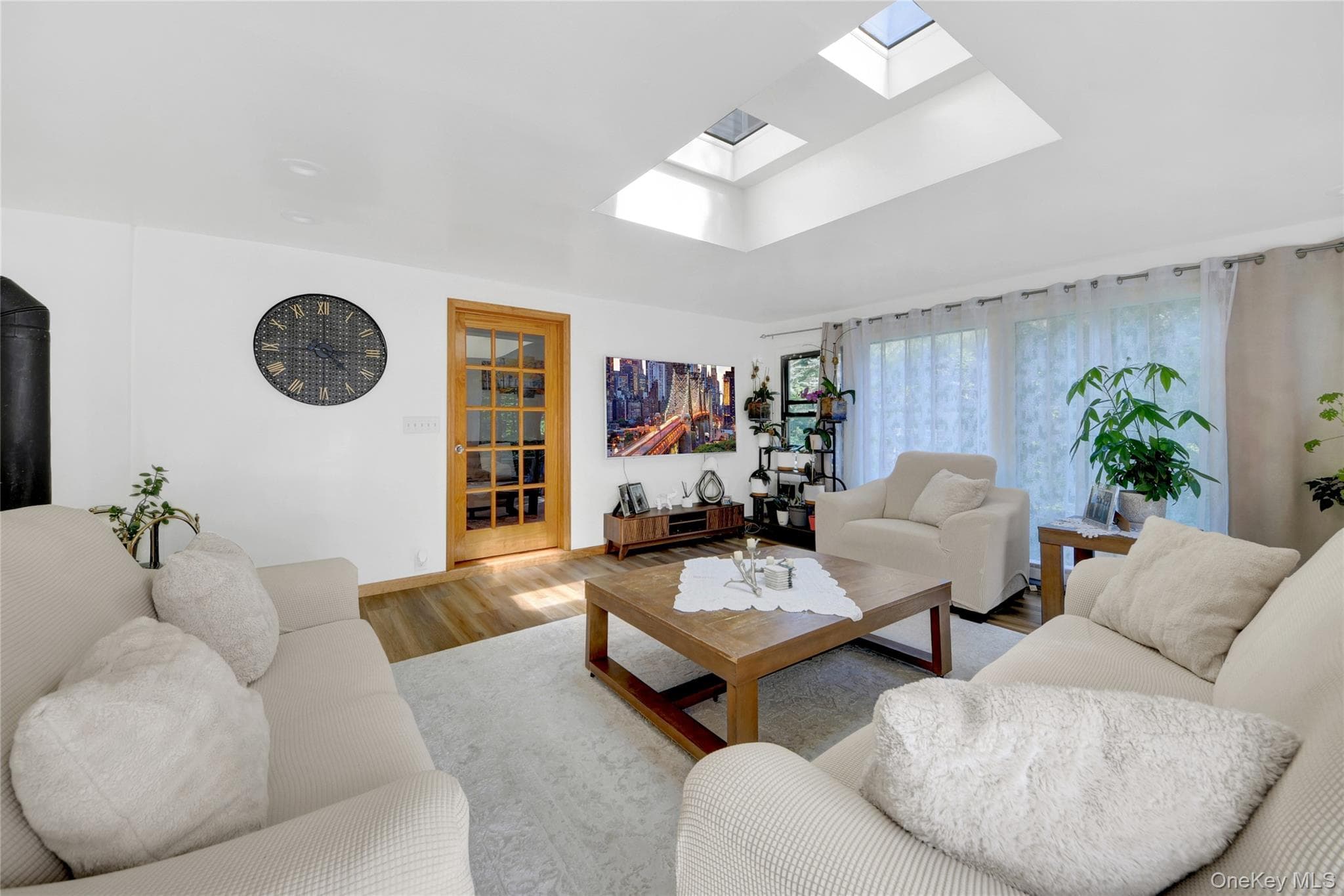 435 Birdsall Drive thumbnail 5