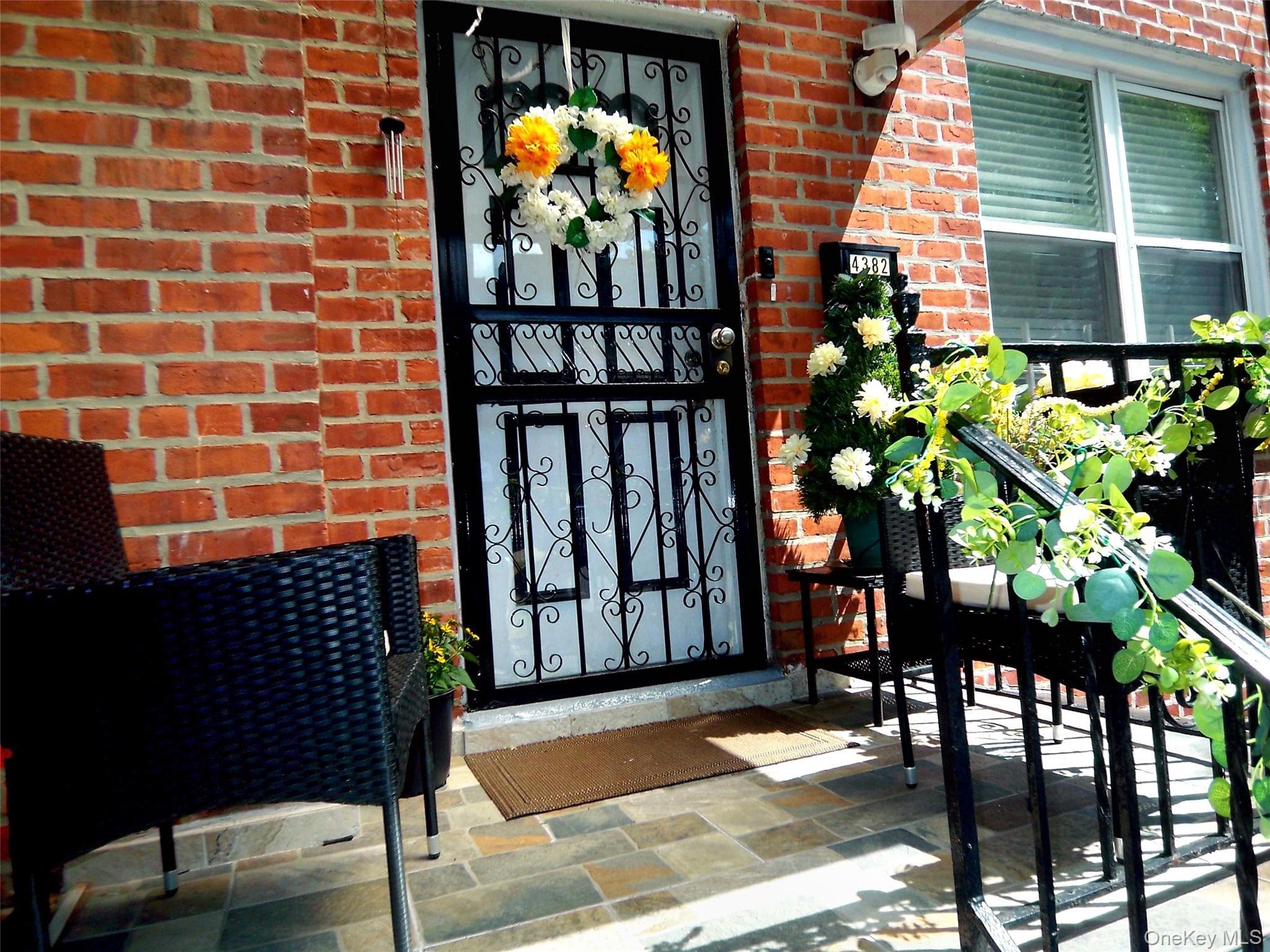 4382 Byron Avenue thumbnail 3