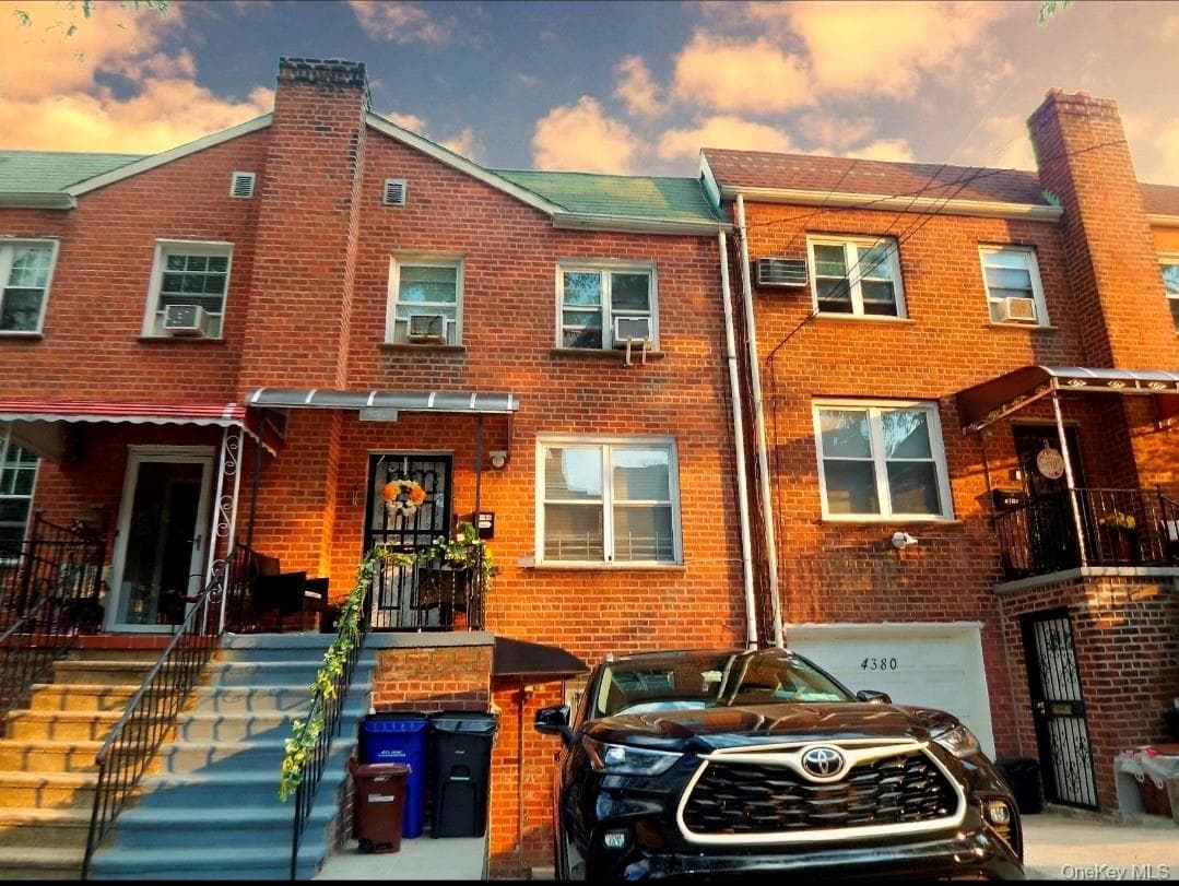 4382 Byron Avenue thumbnail 2