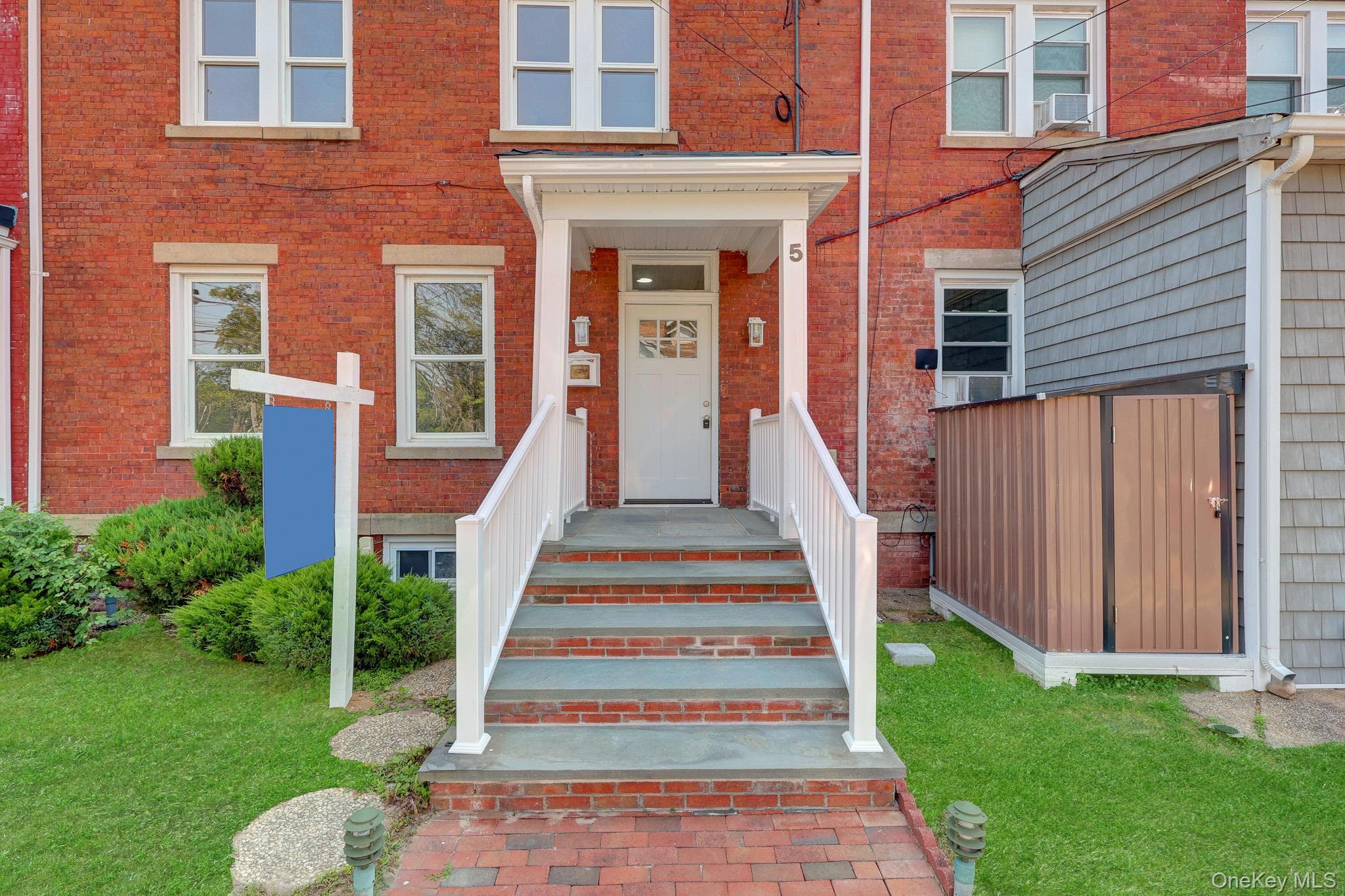 5 Columbia Street thumbnail 2