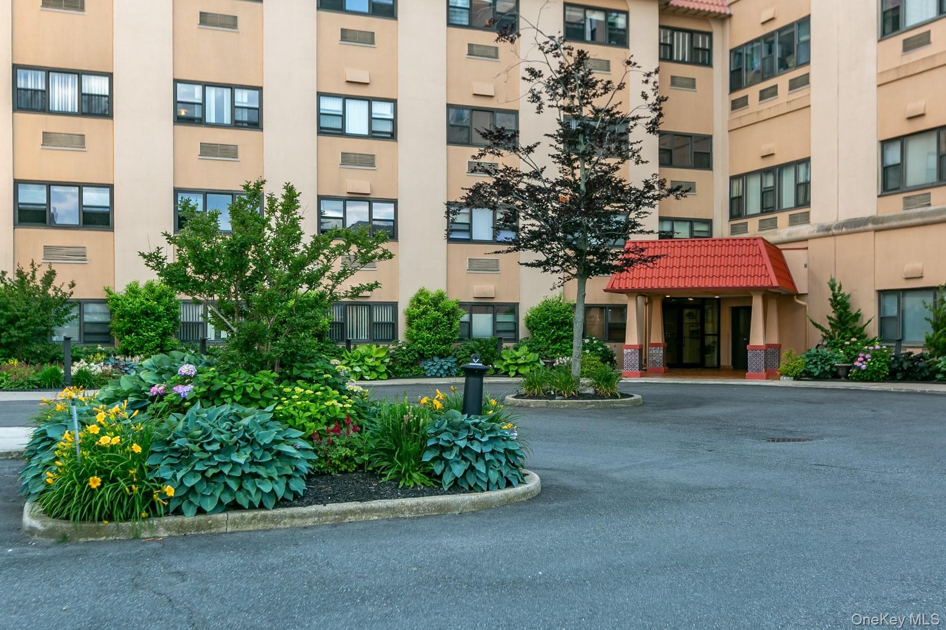 185 W Park Avenue Unit: 316 thumbnail 3