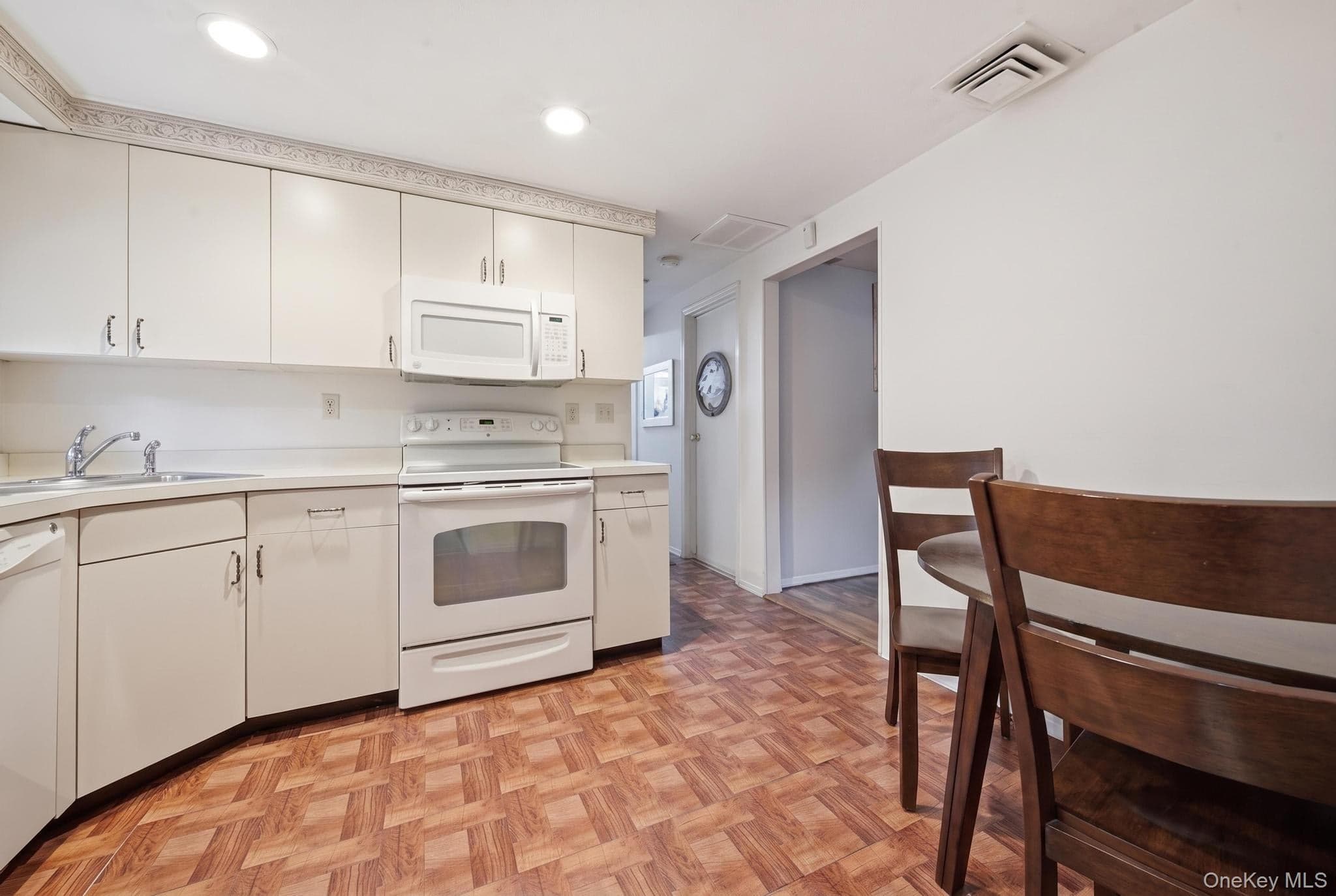 1523 Dewey Avenue thumbnail 29