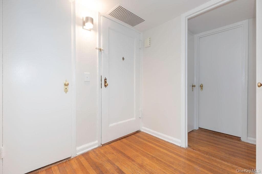 1344 Midland Avenue Unit: 3E thumbnail 4