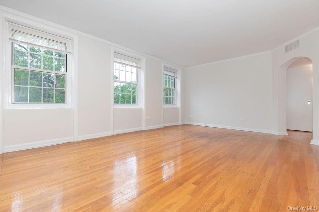 1344 Midland Avenue Unit: 3E thumbnail 5