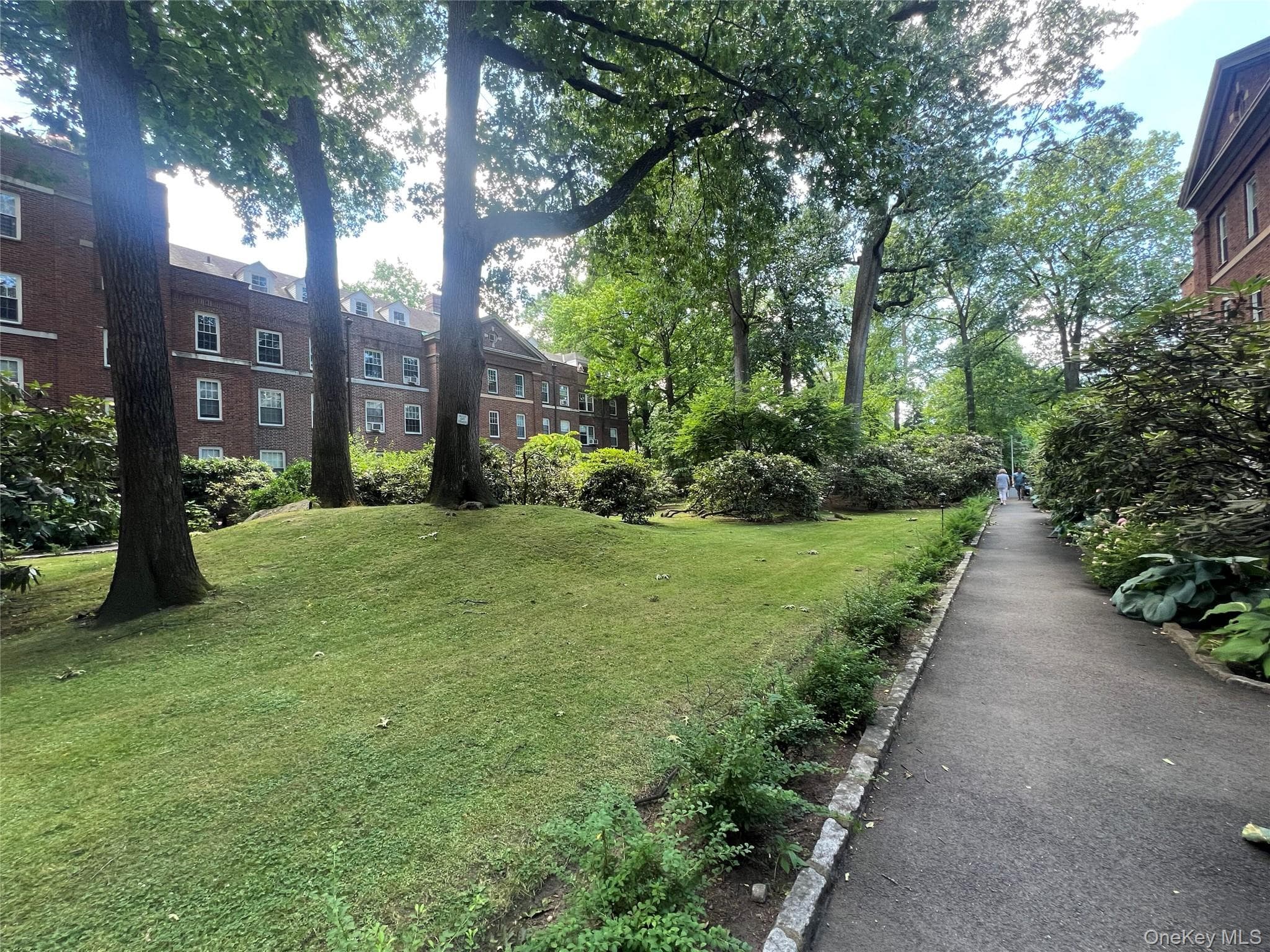 1344 Midland Avenue Unit: 3E thumbnail 32