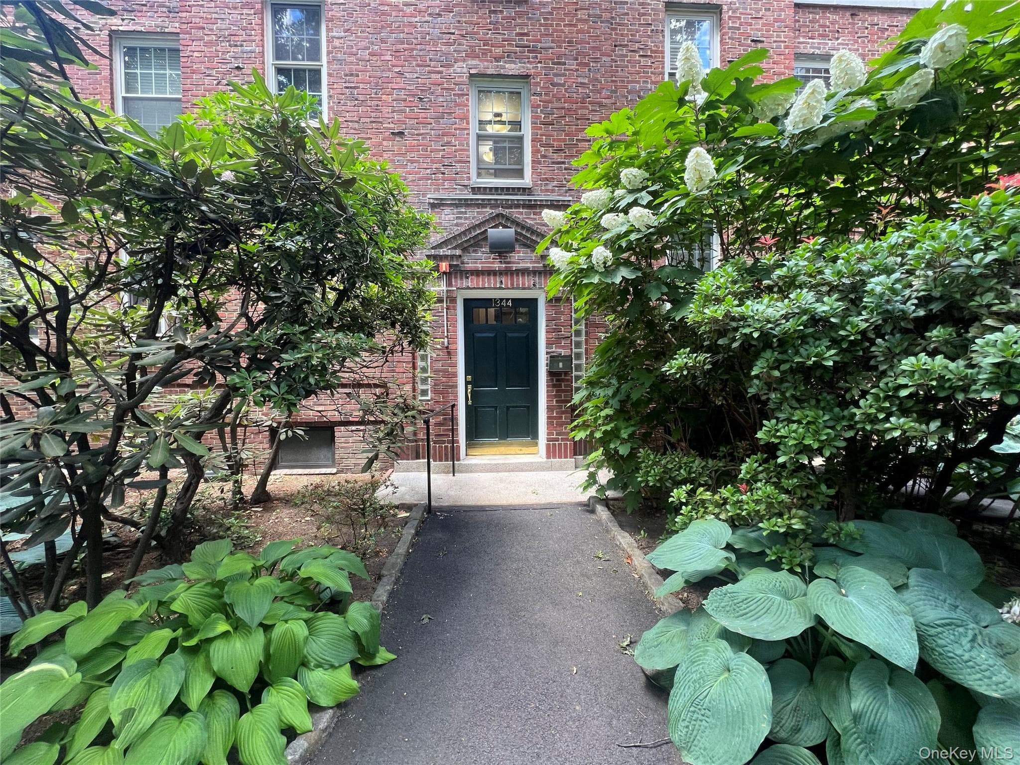 1344 Midland Avenue Unit: 3E thumbnail 2