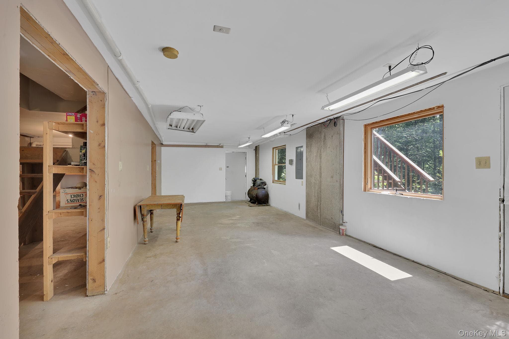 2735 Denning Road thumbnail 36