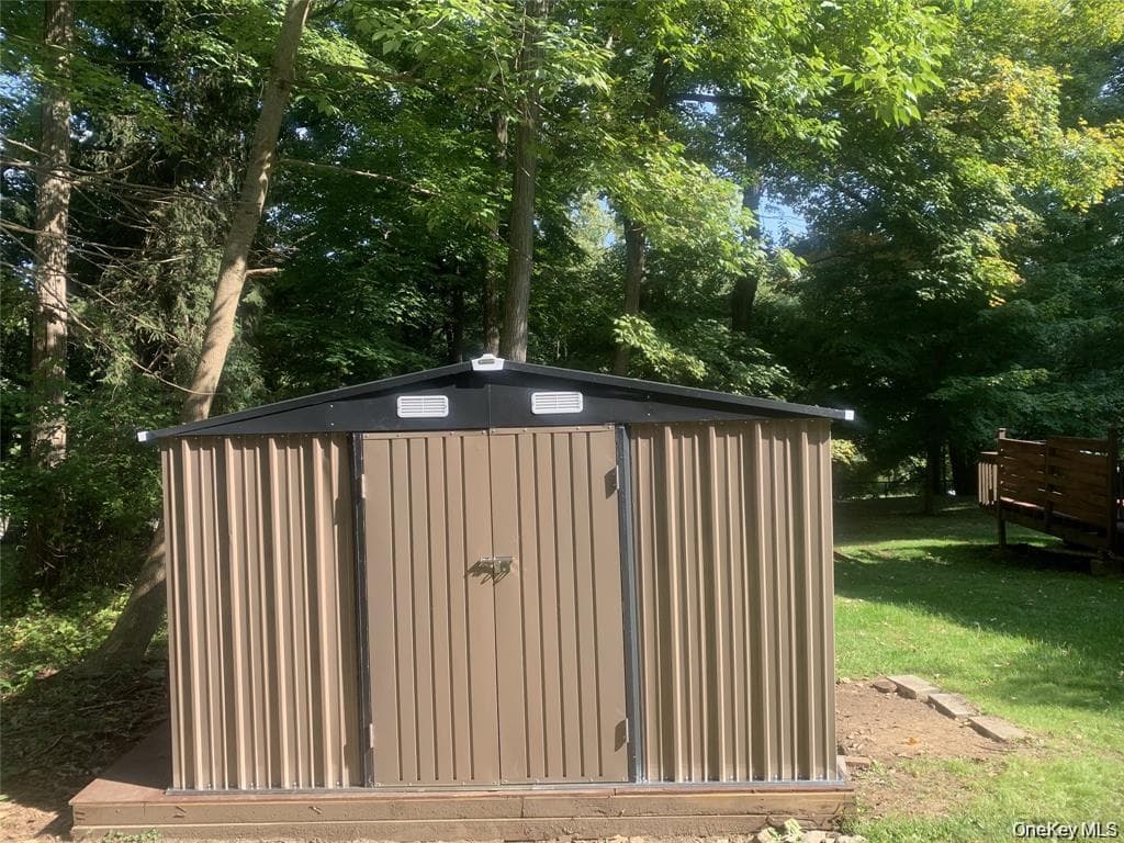249 Mill River Road thumbnail 16