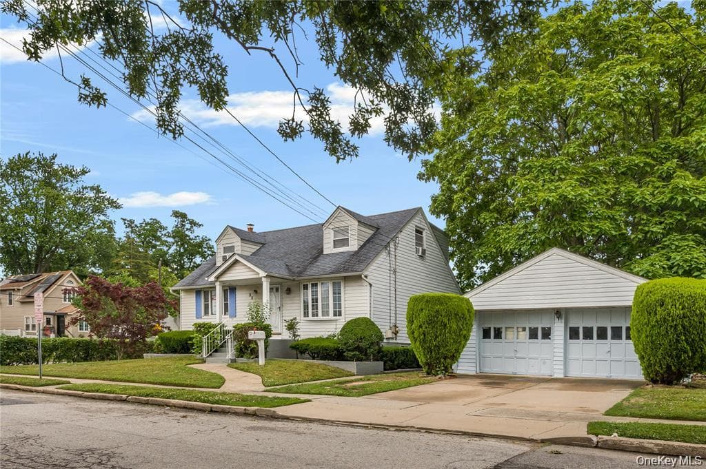33 N Montgomery Street, Valley Stream