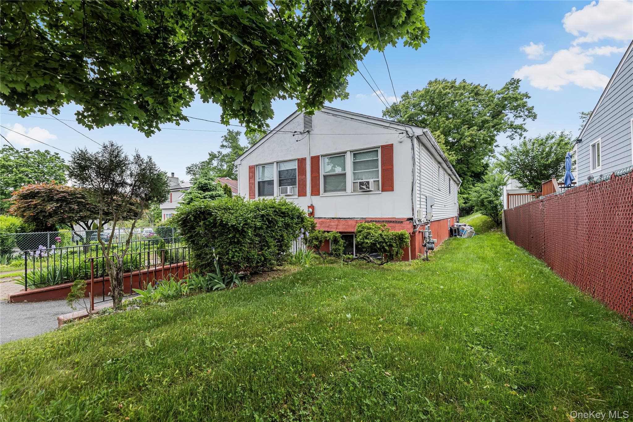 82 Riverdale Avenue thumbnail 2