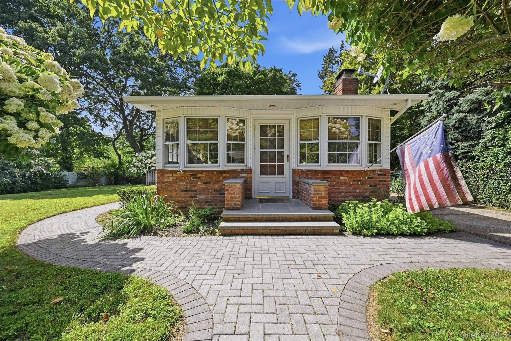 76 Queen Road photo 1