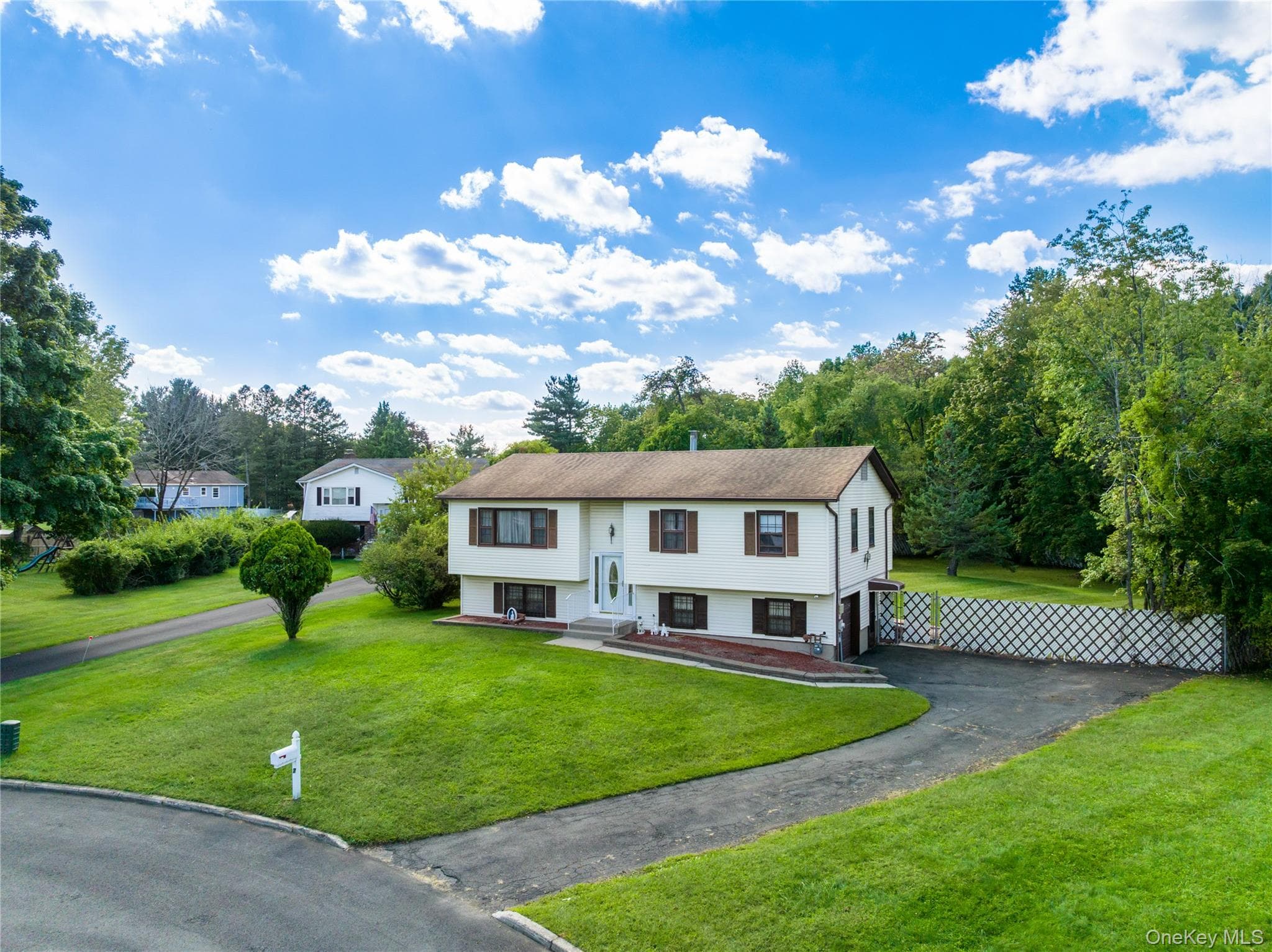 7 Roxbury Court photo 1