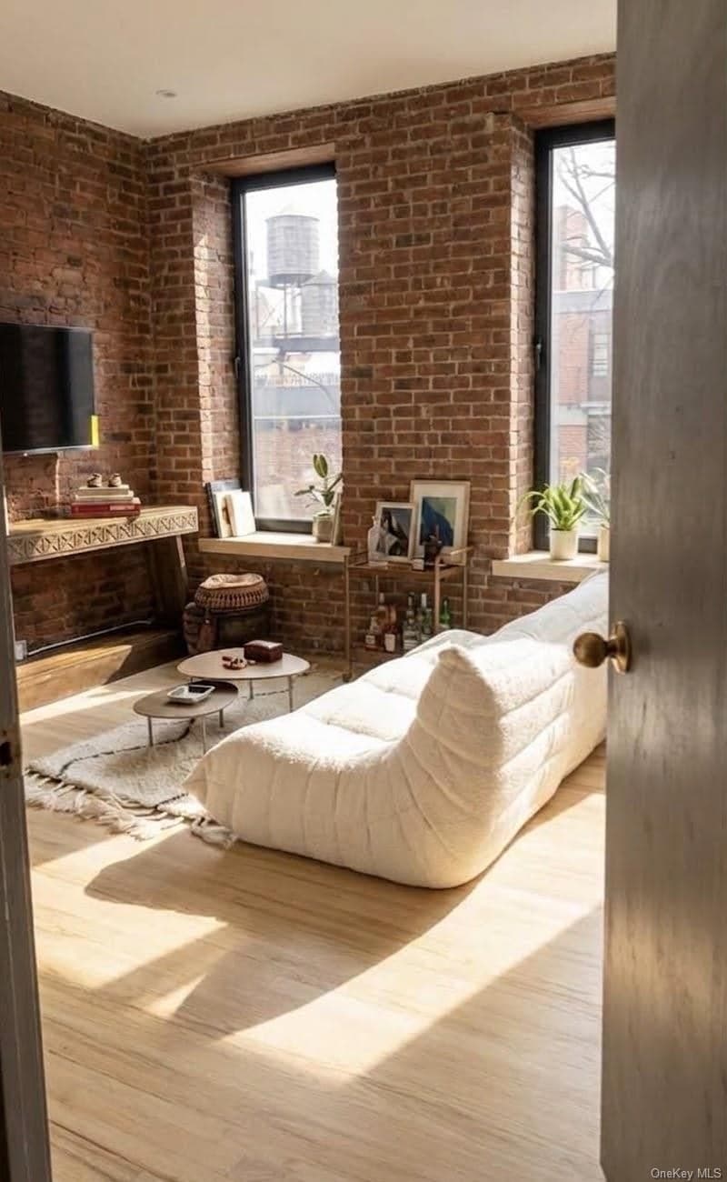 437 W 43rd Street Unit: 1, New York (manhattan)