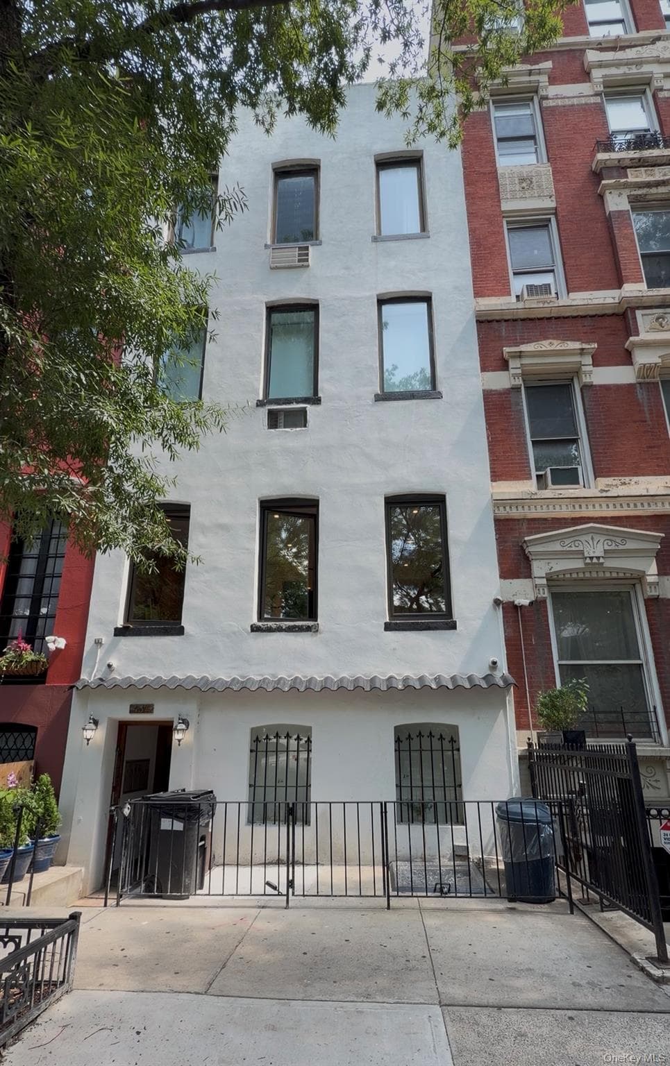 437 W 43rd Street Unit: 1 thumbnail 10