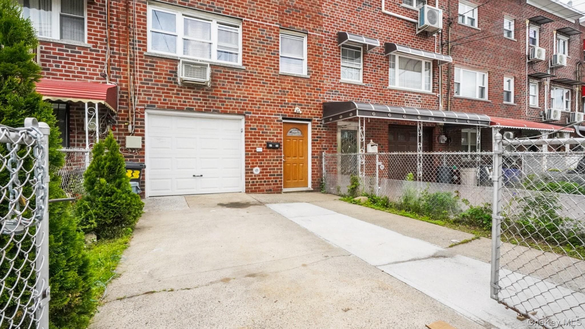 2733 Hone Avenue thumbnail 3