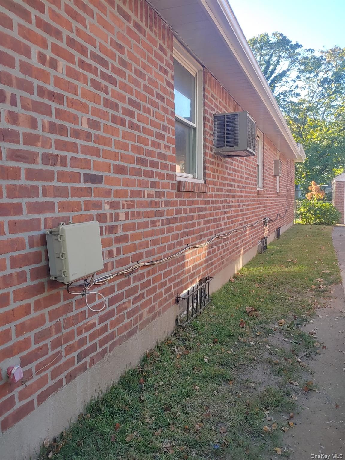 250-12 81st Avenue thumbnail 3