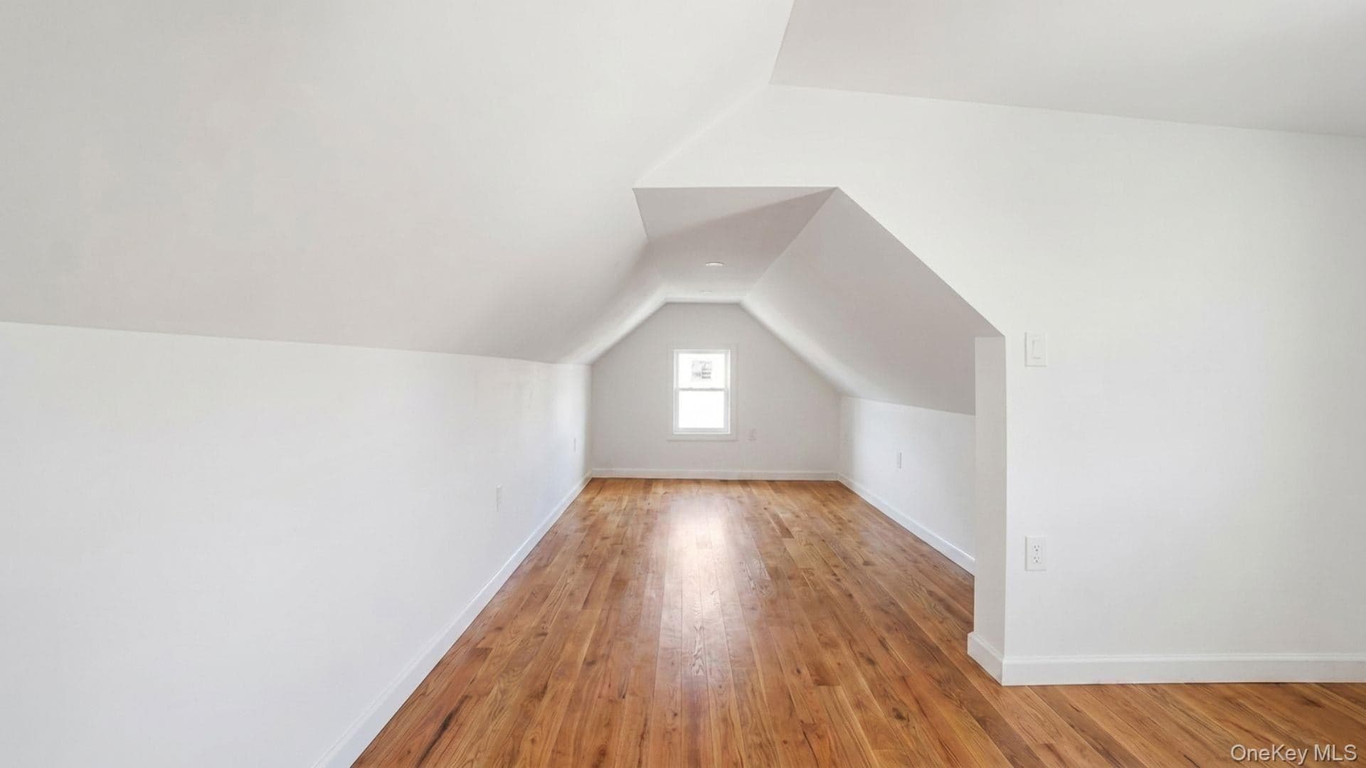 1148 E 211th Street thumbnail 20