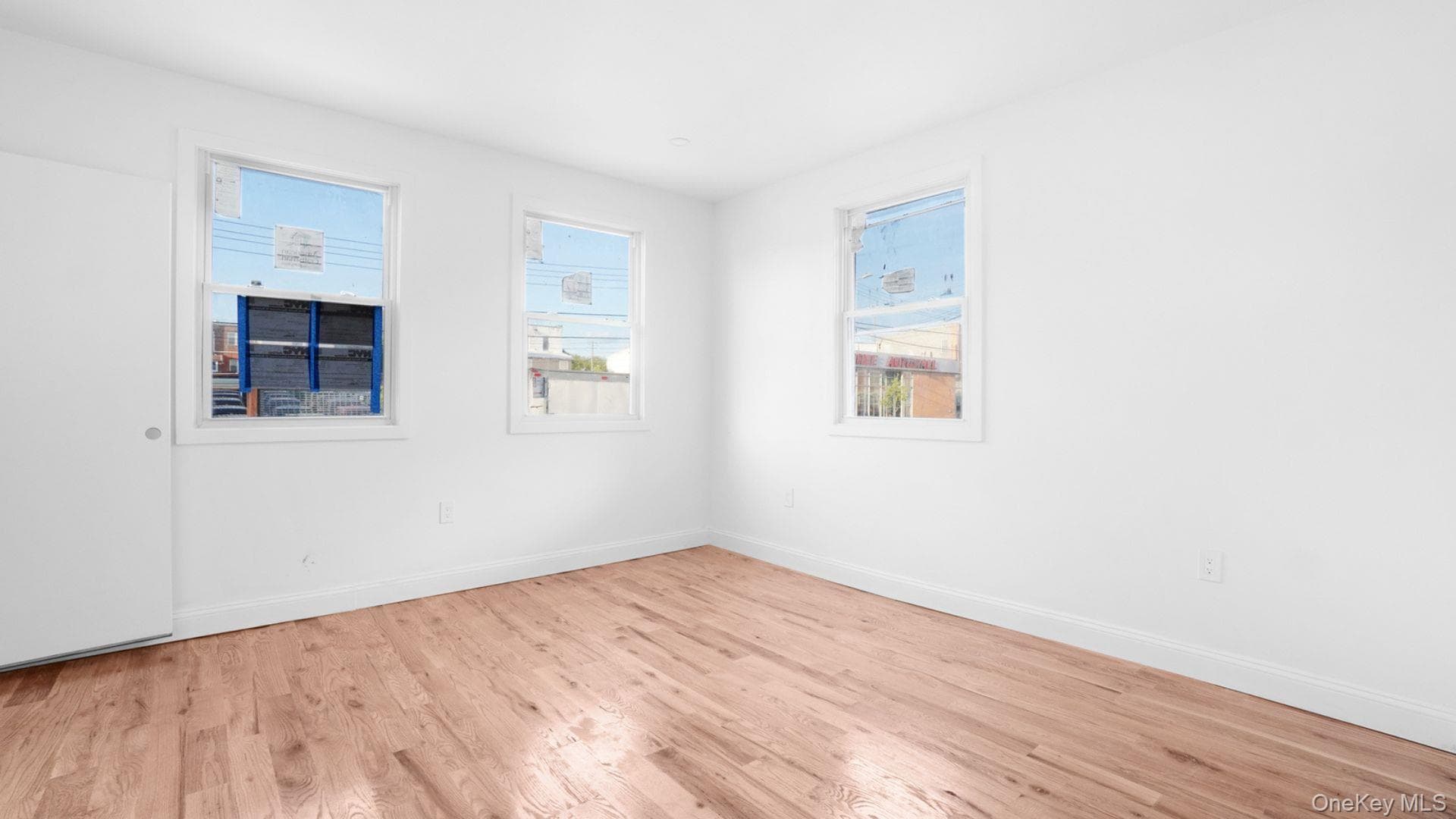 1148 E 211th Street thumbnail 9
