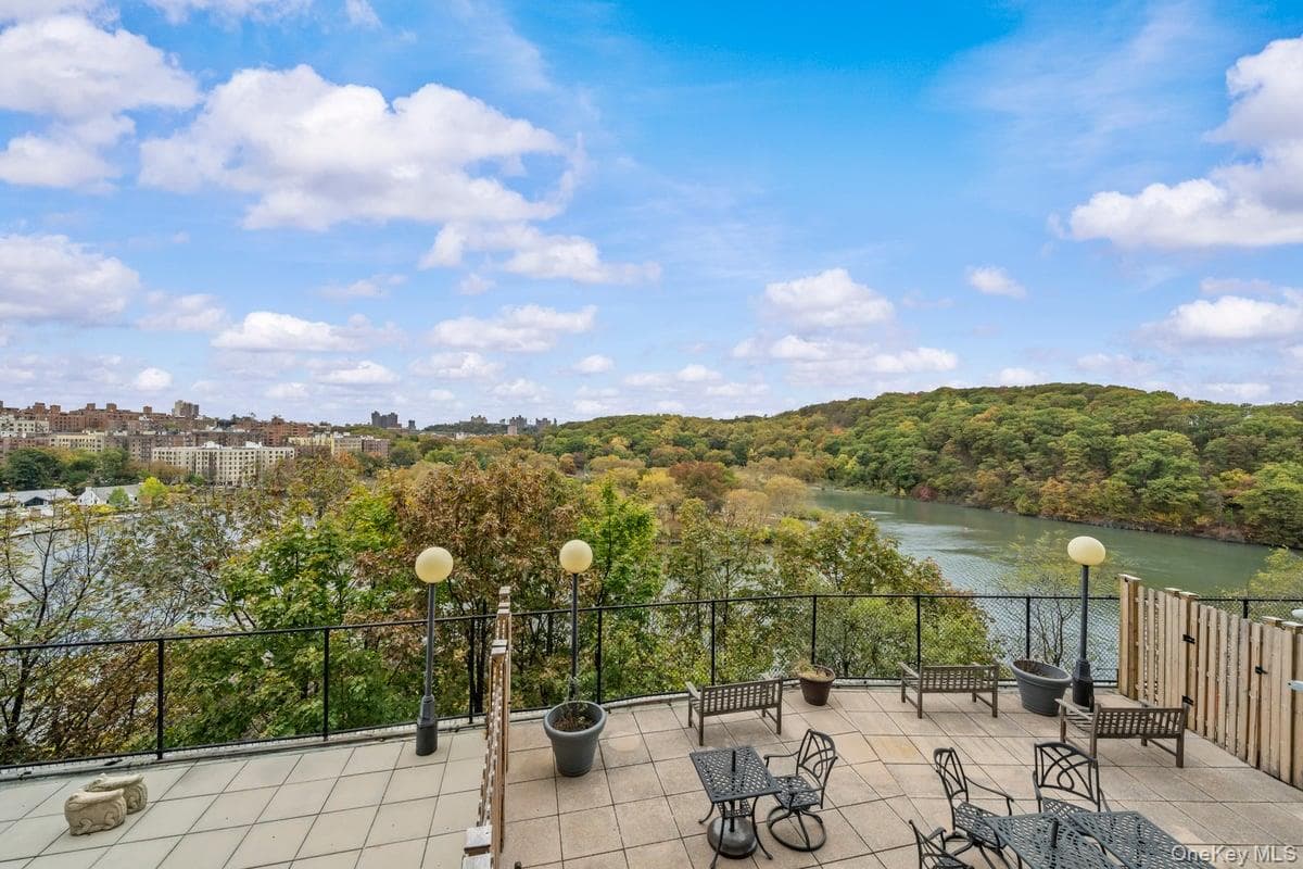 2400 Johnson Avenue Unit: 2F thumbnail 17